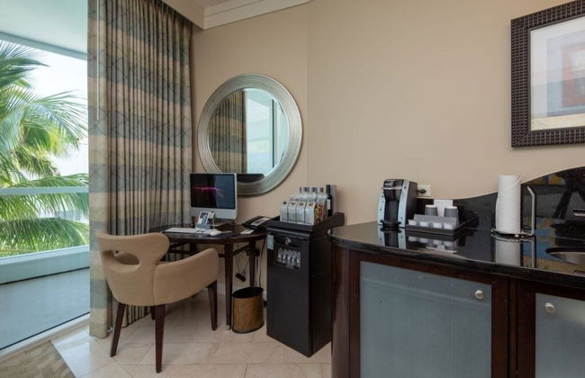 Fontainebleau Sorrento Pool View Junior Suite 1 Bedroom Hotel Room - Photo 22