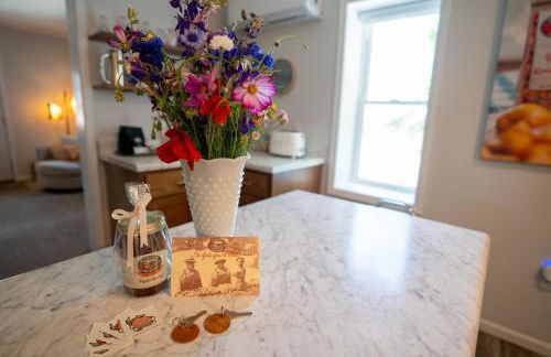 Historic Farm Cottage on 800-Acre Orchard - Foto 38