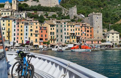 "The Ulivi" inside Le Agavi Private Park, shared Pool and Tennis 200m far, Sea View Apartment 2 AC BDR, 2BTH, parking next home and private garage in Lerici! Cooking Lesson and Wine Tasting - Foto 55