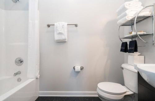 TWO CozySuites Charming Music Row Condos with parking - Foto 18