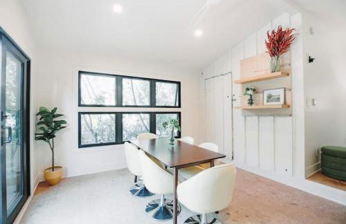 Gorgeous Eccentric Family Home with Cowboy Pool - Foto 35