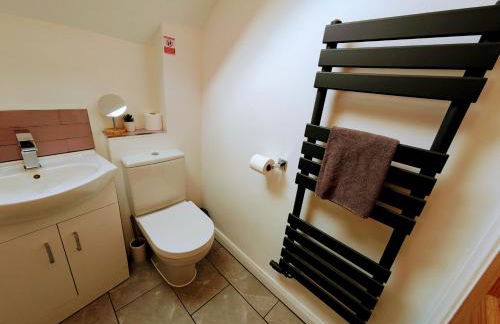 Detached House with Gated Parking in Whalley Range, Near Manchester City Centre - Foto 29