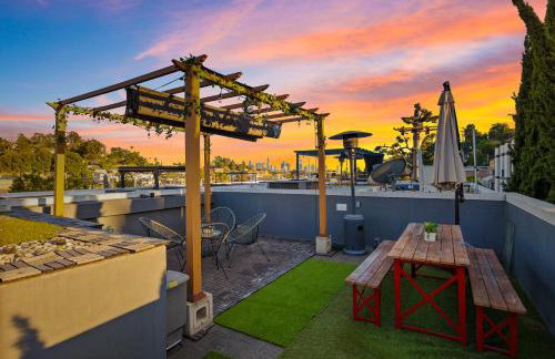 Chic Silver Lake Oasis with Breathtaking City Skyline Views, Private Rooftop & Garage - Foto 2