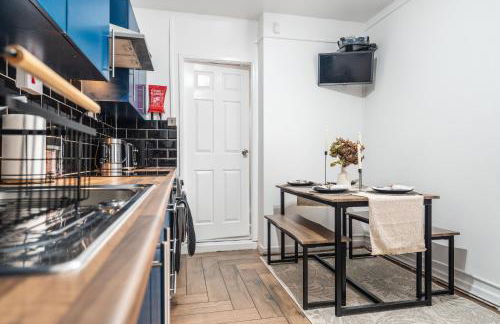 Newly Renovated 4BR House with lots of amenities - Foto 42