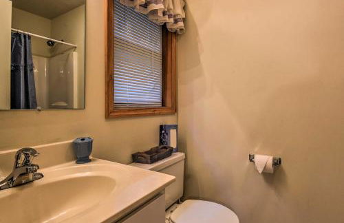 Pocono Mountain Home with 3 Community Lakes! - Foto 12