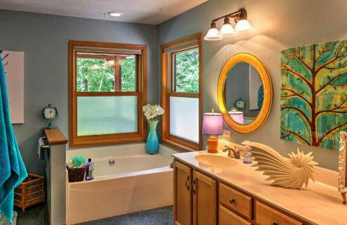 Roomy House on 2 Acres - 2 Mi to Egg Harbor Beach! - Foto 14