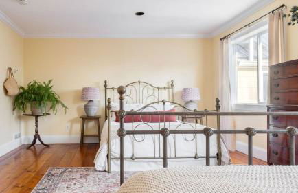 Historic & Secluded Estate on the Hudson River w/ Pool Sleeps 24 River House by Avantstay - Foto 87