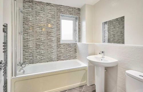 Modern Home with Garden, Corby - Foto 21