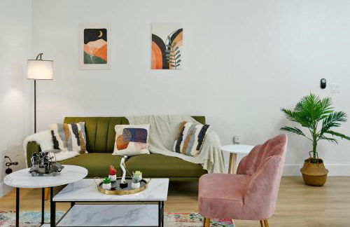 CozySuites Glendale by the stadium with pool 10 - Foto 1