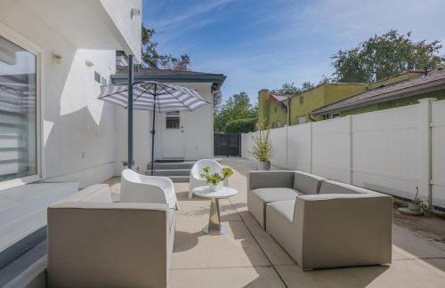 Serene Luxe Residence near Rose Bowl - Photo 40