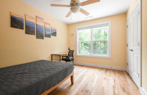 Peaceful & Spacious Modern Home - Lake Views! - Foto 17