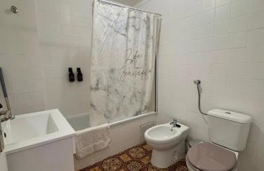 2BR Estoril Apartment - Near Estoril Beach & Cascais - Sleeps 4 - Foto 8