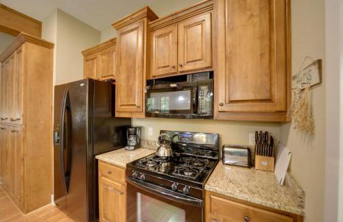 Condo with Pool and Beach Access in Bear Lake Reserve! - Foto 12