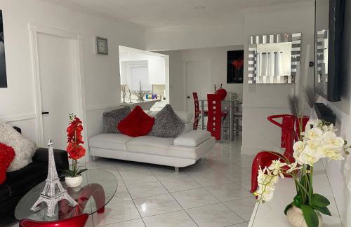 Beautiful House 7 min from Miami Airport w FREE parking - Photo 3