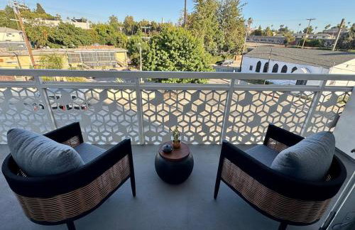 Silver Lake 1 Bedroom Condo Suite with Balcony and Parking - Photo 4