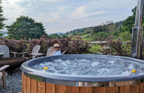 16th Century House, Castle Views, Mountain Views, Hot Tub, Firepit, Stunning Interiors - Foto 4