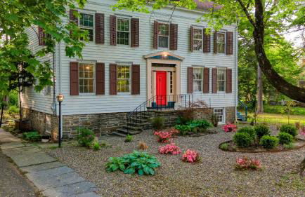 Relax in Style at Historic Modern on Main with Modern Amenities Wooded Views - Foto 39