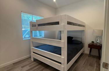 Upscale LA Getaway Sleeps 8 with Free Parking - Foto 30