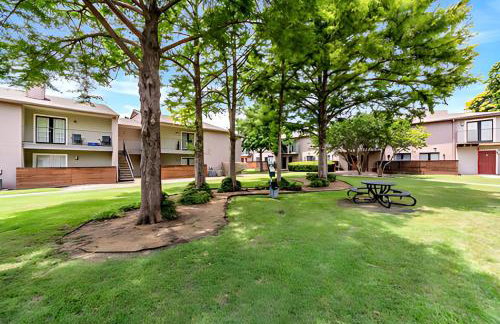 Central 1BR Retreat by Hospital and tollway - Photo 9