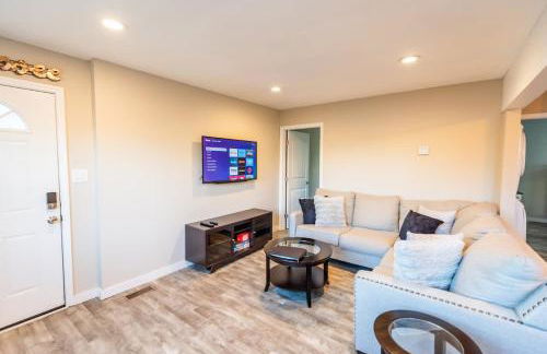 Sleeps 6-Full Kitchen-4 Beds-Big Couch-OfficeSpace - Foto 14