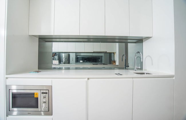 Minimalism Modern Apartment With Water View - Photo 7