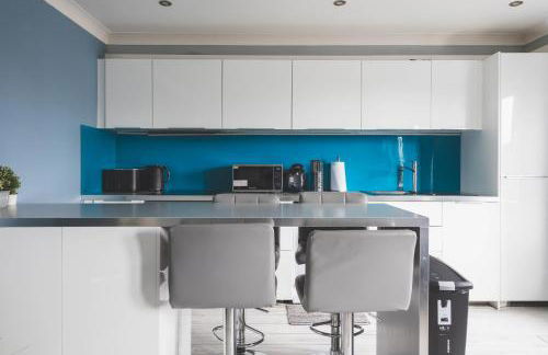 Cosy 2BR, Free Parking, 8min to City Airport - Foto 13