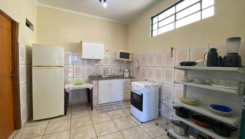 Ap com terraço, 2 quartos, wi-fi, próximo ao centro da cidade - Foto 3, stove, pet friendly, minibar