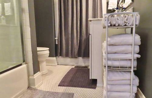 The Nook on Neil Walkable 3BR - Foto 33