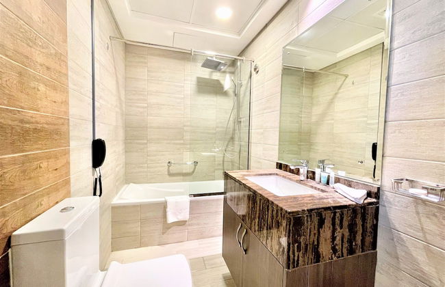 Spacious Marbella 2BR With Scenic Views - Photo 13