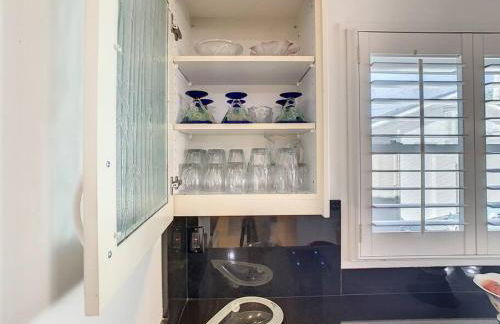 STEPS FROM THE BEACH, BEST LOCATION, 2 BDRM 2 BTH - Foto 20