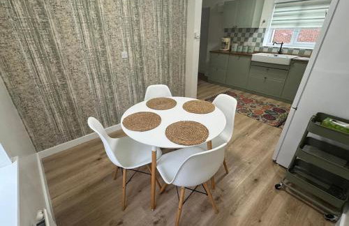 Peaceful modern home with garden and parking - Foto 15