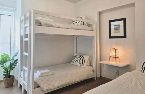 Beach House on Faro Island with a Dreamy Terrace and 7 Beds for the Perfect Escape - Foto 5