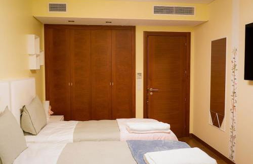 Luxury 2BR Spacious & Stylish with Patio near Metro - Foto 51