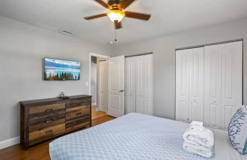 3BR 2BA Heated Pool Home Pool Table Great Location - Foto 19