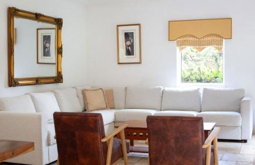 Stunning 4-Bedroom Country House with Hot Tub & Sauna near Loch Lomond - Foto 7