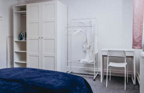 2BR Penthouse Flat in West London Near Elizabeth Line - Foto 16