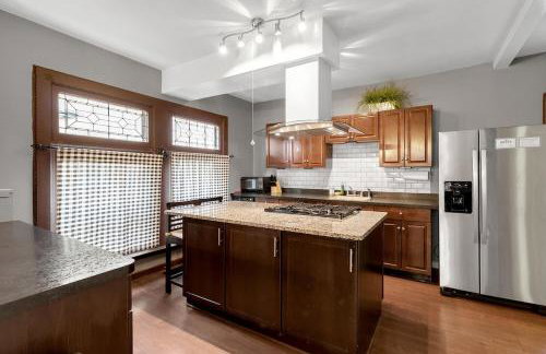 5BR Family Victorian Walk2Falls KingSuite Gameroom - Foto 10