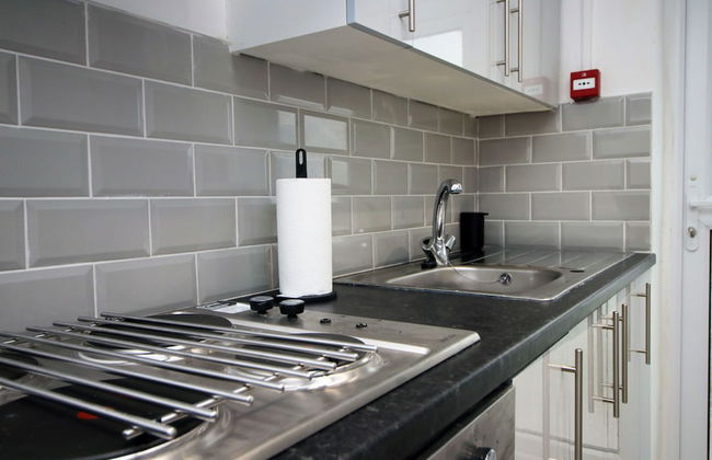 Skyline Remarkable 2-bed Apartment in Swansea - Photo 14