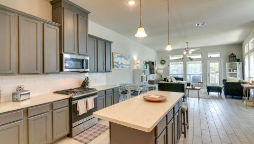 La Porte Home with Balconies Walk to Beach! - Foto 2