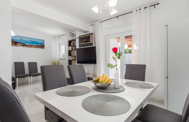 Villa Mira - Photo 3