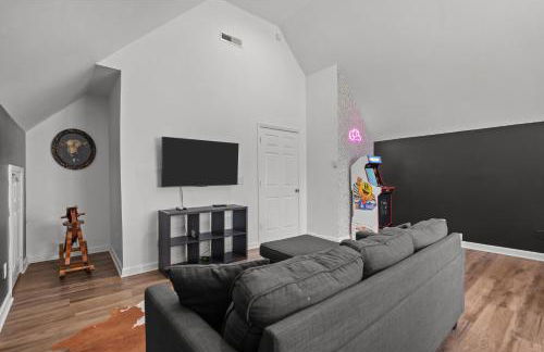 Grandma's Farm on 6 acres with Lighted Barn and River Access - Foto 25