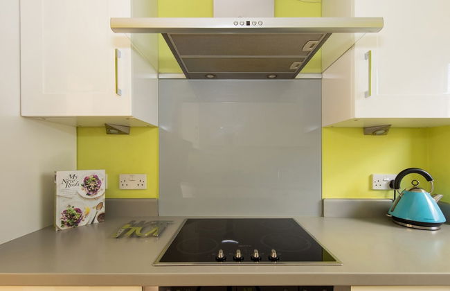 Sunny Modern Nr Beach Village w Parking - Photo 11