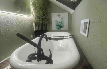 4 BR Luxurious-Gem Mansion in Heart of Denver - Foto 43