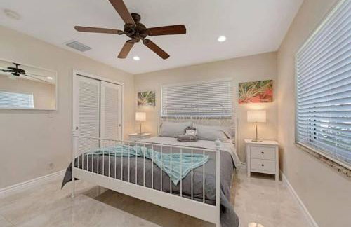 Home with pool by Dream Vacation - Foto 28