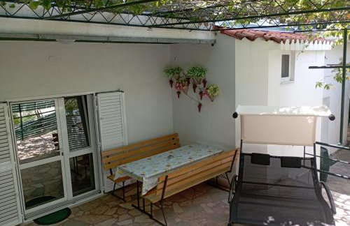 Pia Apartments - Photo 8