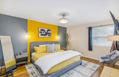 Kings, 75" TV & Backyard Fun - NearWesley - Foto 10