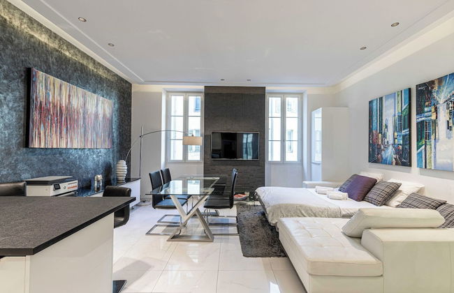 Large Renovated Studio - rue Hoche - Cannes Center - Foto 9