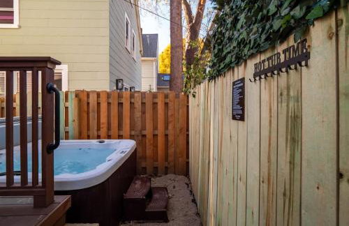 Cleveland Escape - Hot Tub - Karaoke Machine - Sleeps 12 - Foto 24