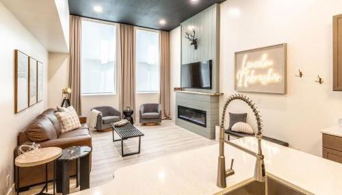 Boutique 1BR Condo - Walk to Memorial Stadium - Historic Hayward Place - Foto 2