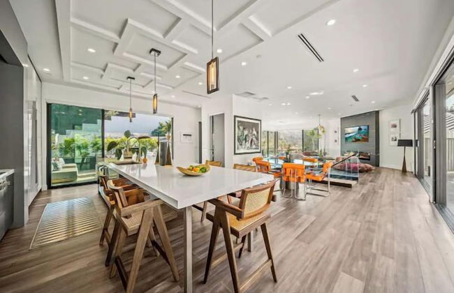 Willow Glen - Hollywood Hills Multi-level Villa With Theater & Pool - Photo 44